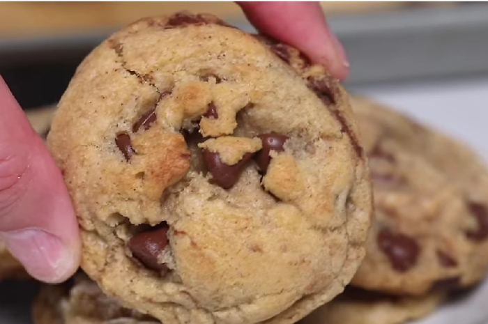 Chocolate chip cookies jadi rekomendasi makanan saat kumpul bareng di Bogor.