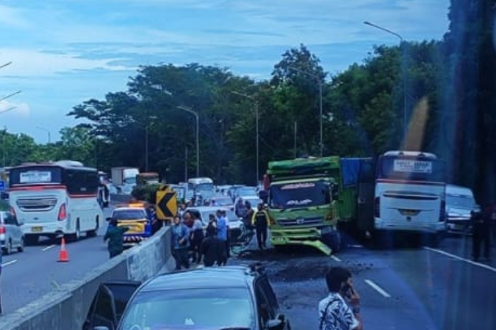 Kecelakaan di Tol Cipularang KM 97 Minggu (5/1/2025) pagi.