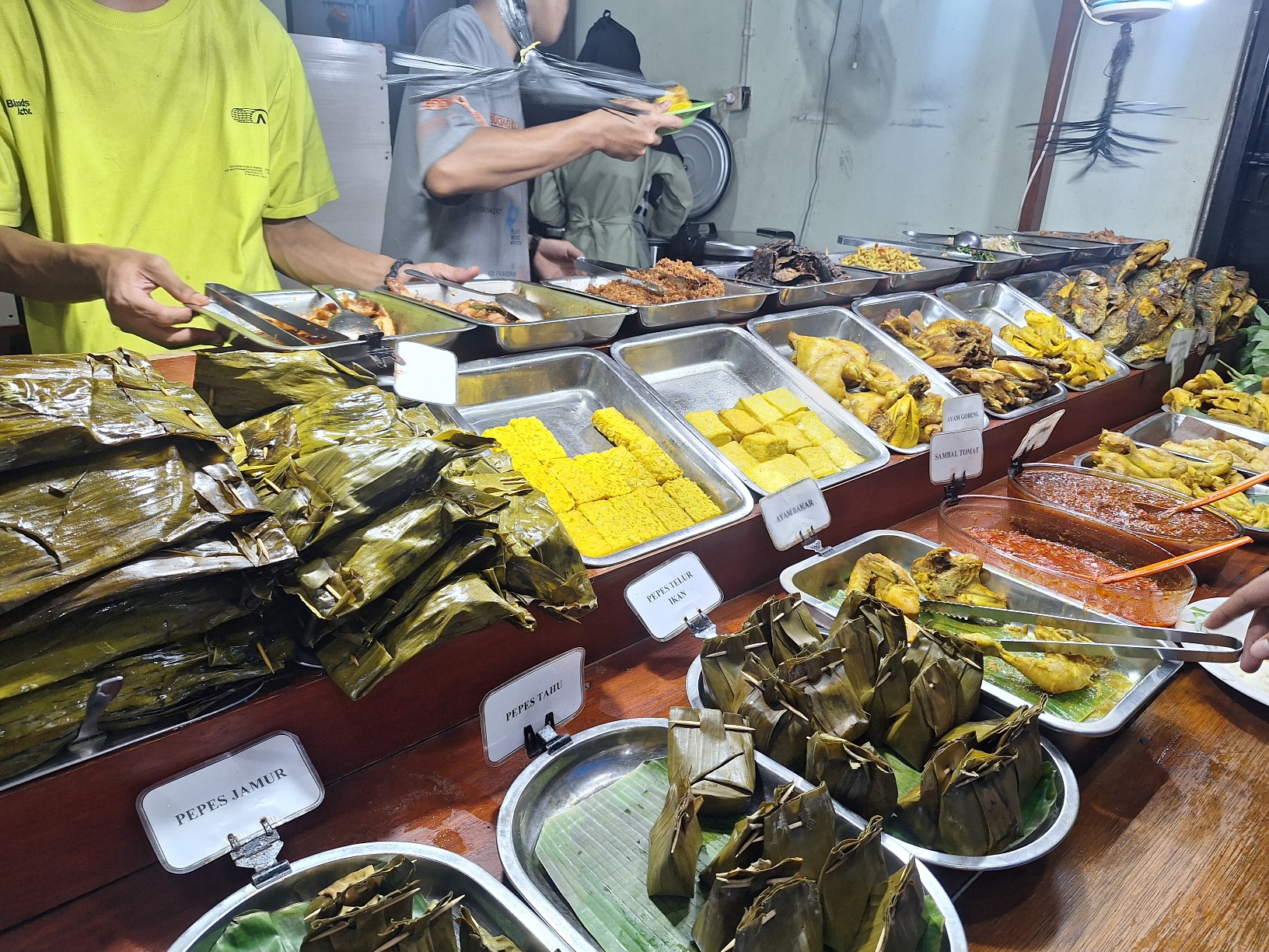 Rumah makan Endah di Pandu Raya Bogor yang menjual aneka masakan khas Sunda.