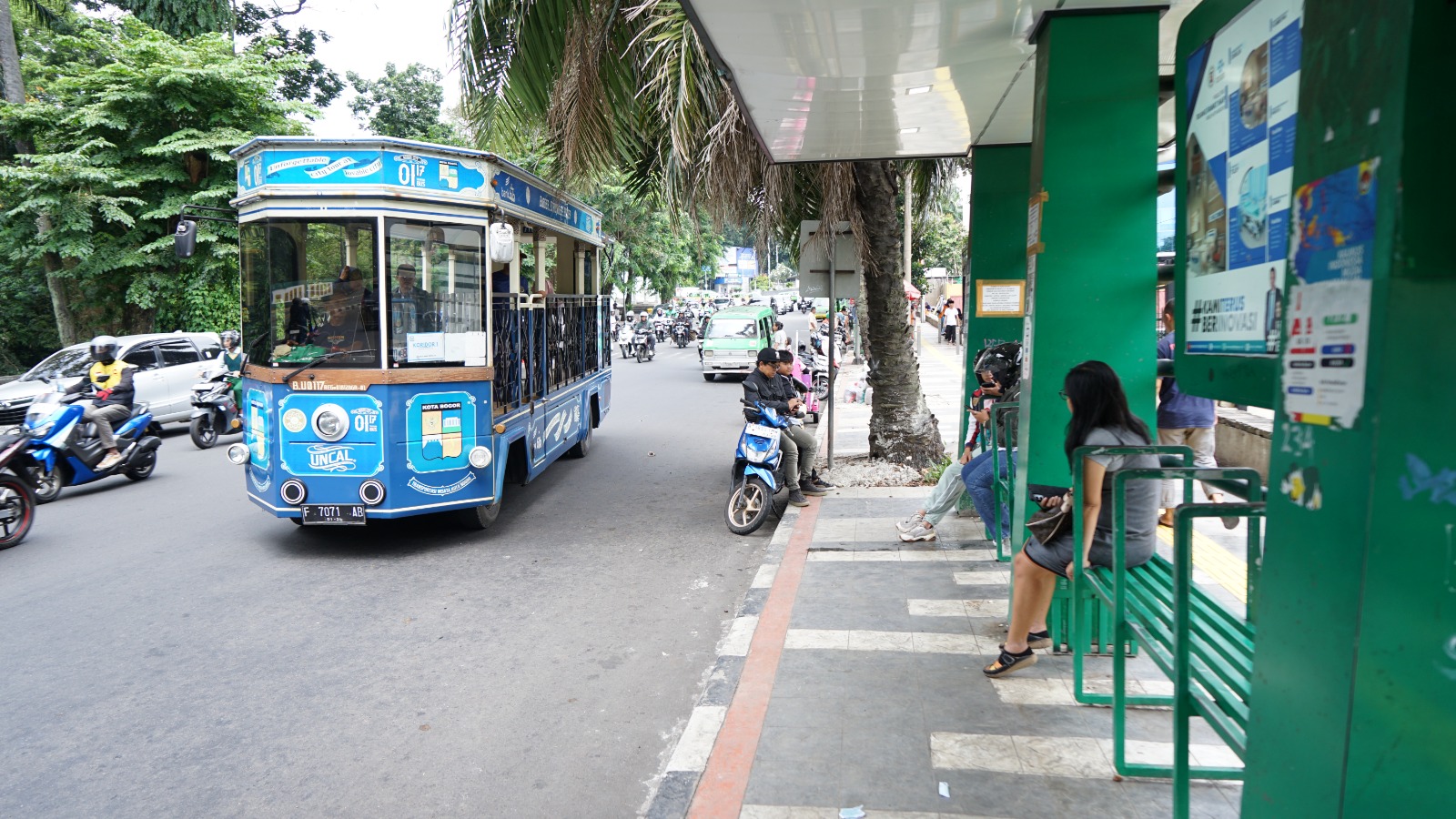 Bus Uncal pengganti sementara Biskita Transpakuan di Kota Bogor.