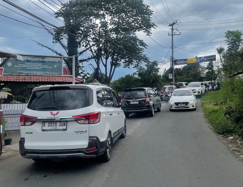 Kemacetan di Jalan Alternatif Puncak Megamendung Bogor saat hari terakhir libur Nataru.