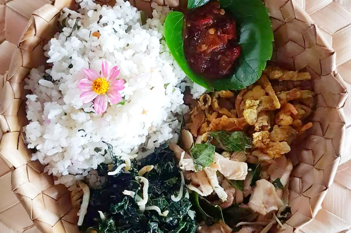 Ternyata selain telang ada bunga yang rasanya mirip jamur.