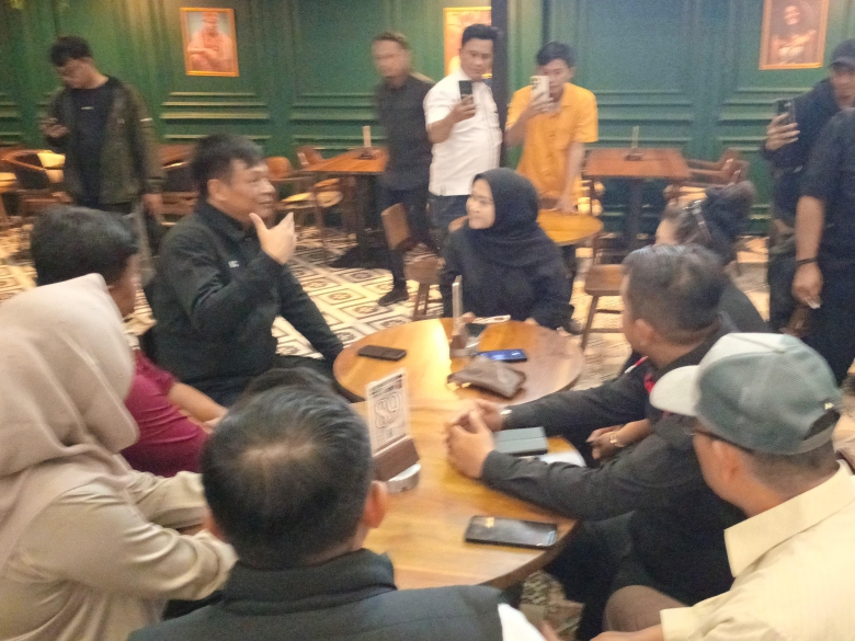 Anggota Komisi III DPRD Kota Bogor saat gerebek&nbsp;Cafe Bajawa Flores dan Pasar Mawar.