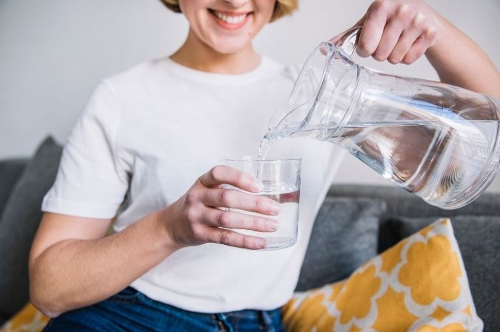 Ternyata ini tips mudah membangun kebiasaan minum air putih berikut ini untuk mendukung resolusi hidup sehat kamu di tahun 2025.