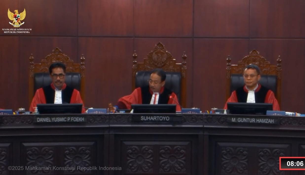 Tangkapan laya video saat Mahkamah Konstitusi membuka persidangan perkara PHPU Pilbup Bogor 2024.