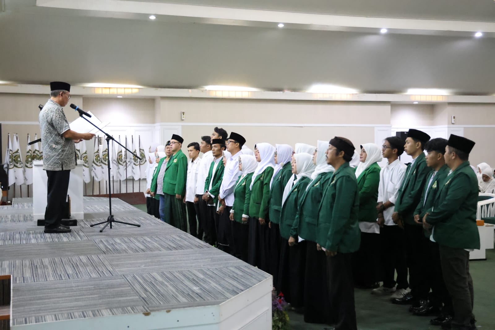 Asisten Pemerintahan dan Kesejahteraan Rakyat, Zaenal Ashari, saat melantik pengurus DPK LASQI Kabupaten Bogor di Gedung Serbaguna 1, Jumat (10/1/2025).