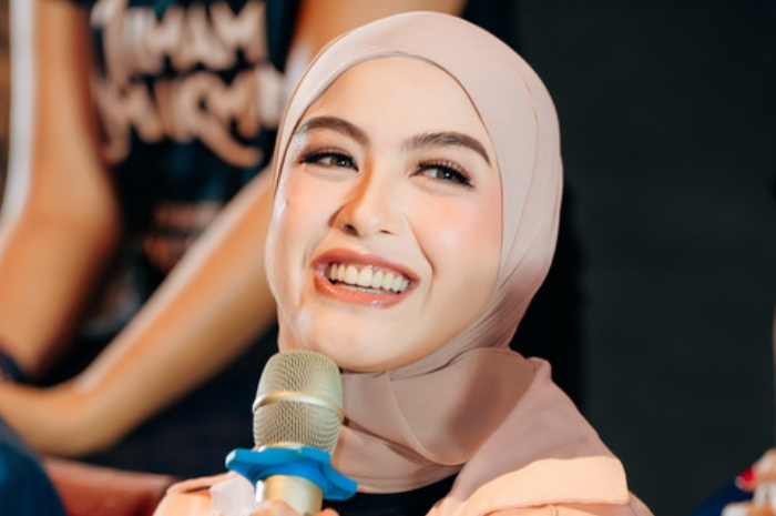 Revalina S Temat&nbsp;bermain film 1 Imam 2 Makmum.