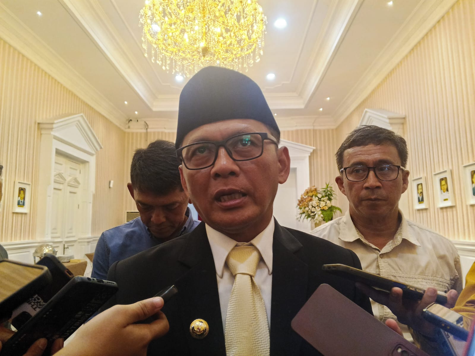 Pj Wali Kota Bogor, Hery Antasari saat memberikan keterangan pers di Balaikota.