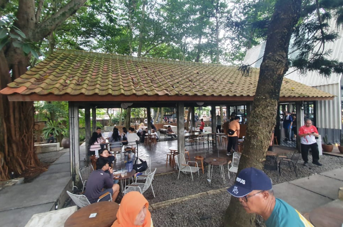Suasana salah satu spot kuliner di Kuntum Farmfield Jalan Raya Tajur Kota Bogor.