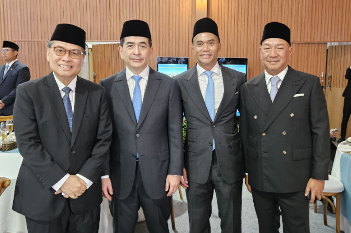 Ketum Kadin Indonesia 2021-2026 Arsjad Rasjid (kedua kiri) saat menghadiri jamuan makan siang bersama Presiden Prabowo Subianto dan PM Jepang Shigeru Ishiba.