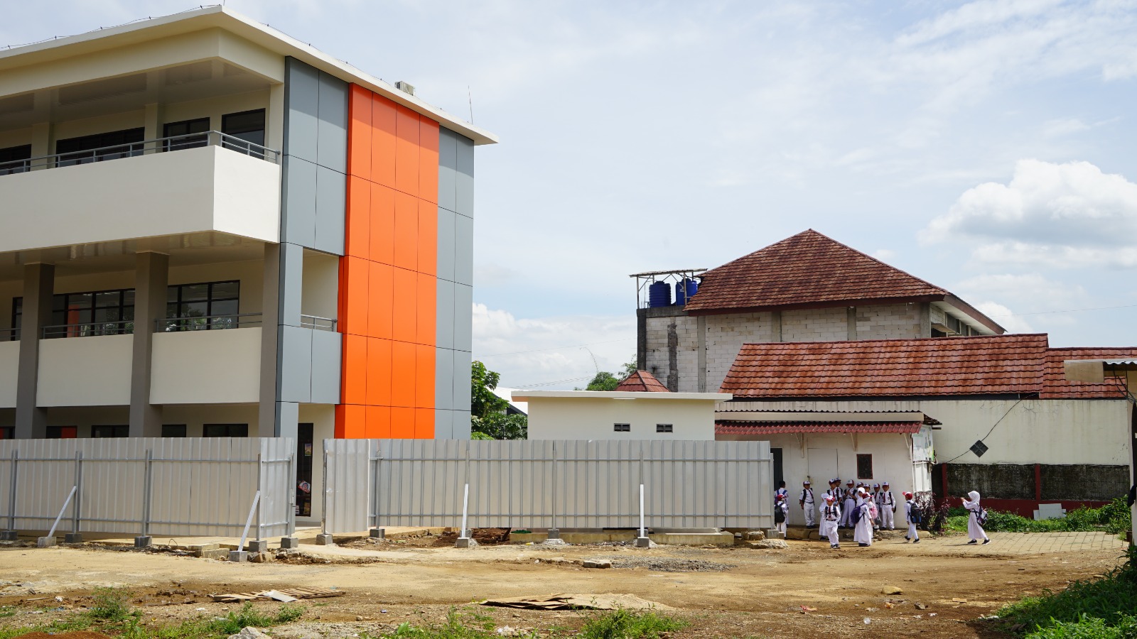 Sekolah satu atap Kota Bogor, yang ditempati SDN Cimahpar 3.