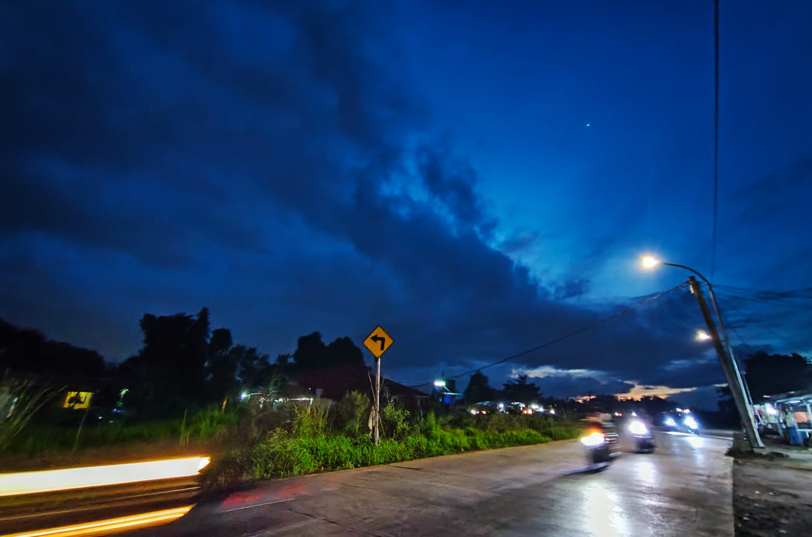 Jalan Raya Bomang, Kabupaten Bogor.