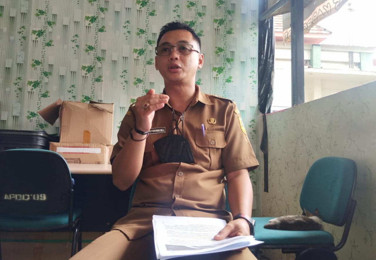 Ketua Surveilans dan Imunisasi Dinkes Kabupaten Bogor, Luki Gema Safari saat dimintai keterangan soal virus HMPV.
