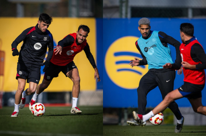 Para pemain Barcelona saat berlatih.