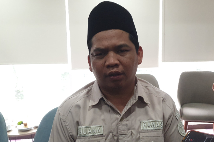 Koordinator Divisi Pencegahan Partisipasi Masyarakat dan Hubungan Masyarakat Bawaslu Kabupaten Bogor, Burhanudin saat memberi keterangan kepada wartawan.