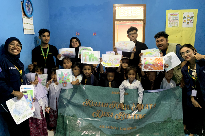Mahasiswa KKNT IPB University melakukan kegiatan Learning and Bouncing Up (Labu) di PAUD Adinda, Desa Benteng, Kecamatan Ciampea, Kabupaten Bogor.