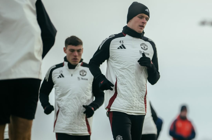 Pemain Manchester United sedang berlatih sebelum berlaga.
