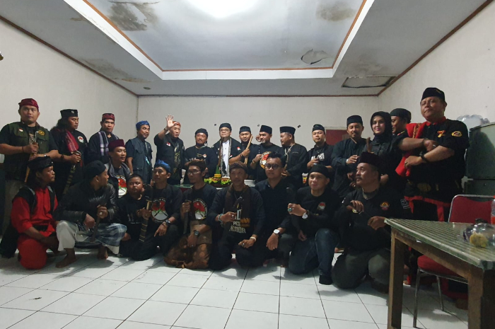 Kumpul dan berdoa di Gardenia Megamendung, Kabupaten Bogor untuk merayakan 7 tahun Pelestari Golok Pedang Sepuh Nusantara.