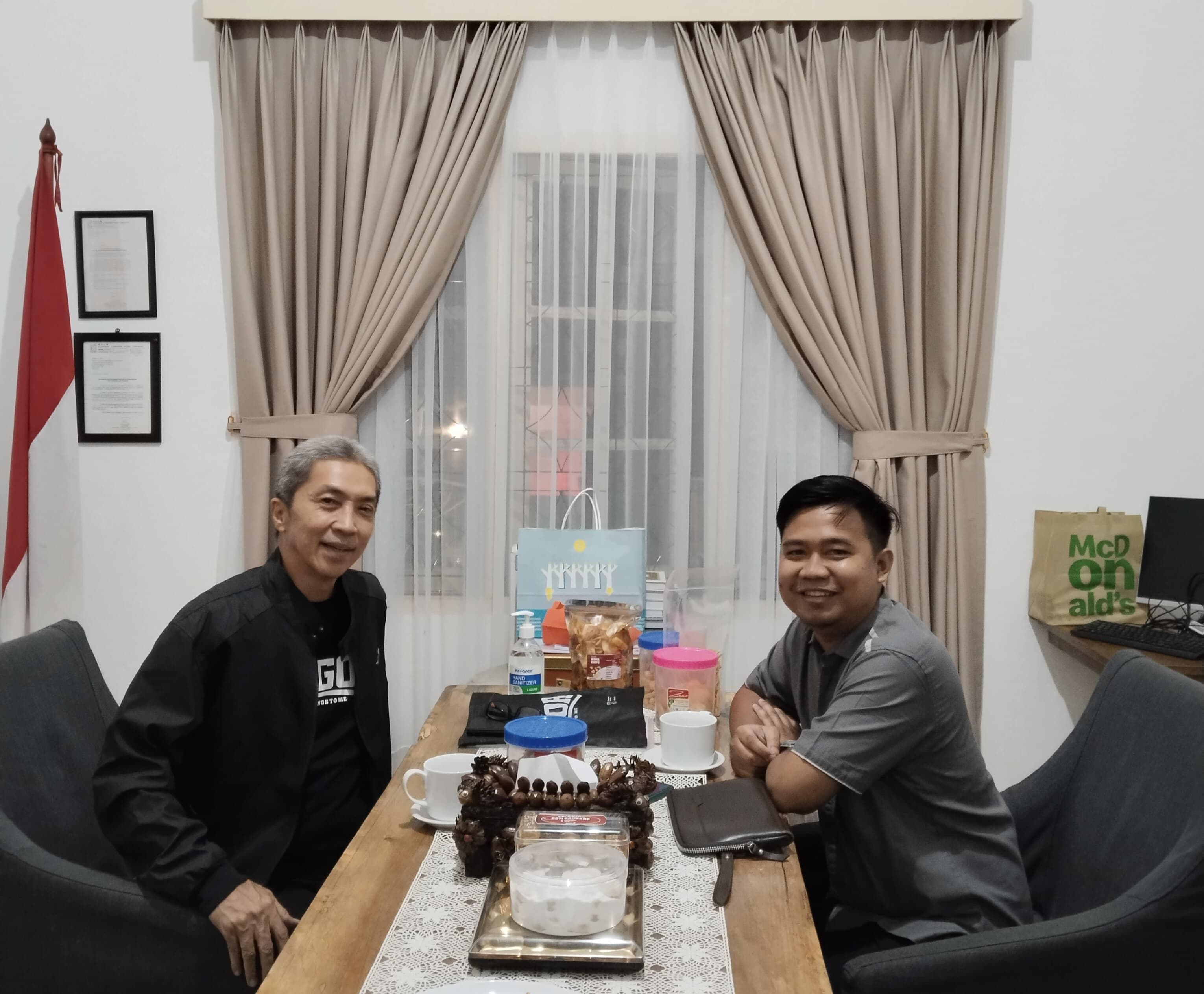 Muhyiddin Damia bersama Wali Kota Bogor terpilih, Dedie Rachim.