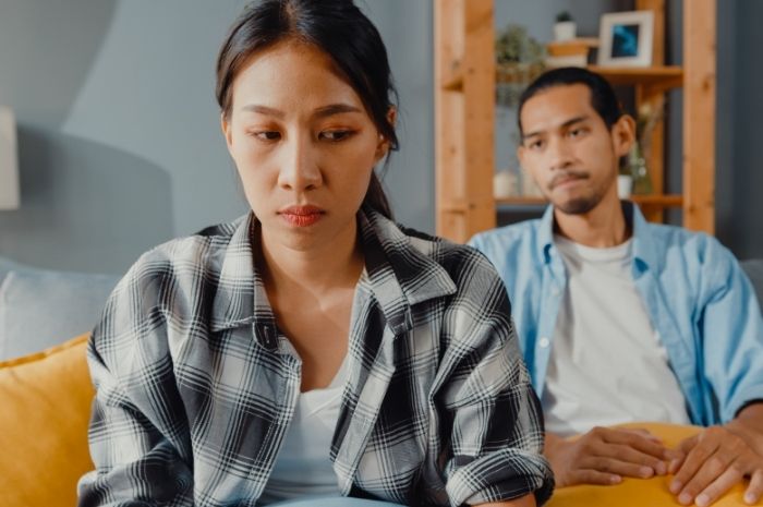 Penasaran kenapa kamu selalu ketemu dengan pasangan yang toxic? Begini penjelasan menurut pakar psikologi.