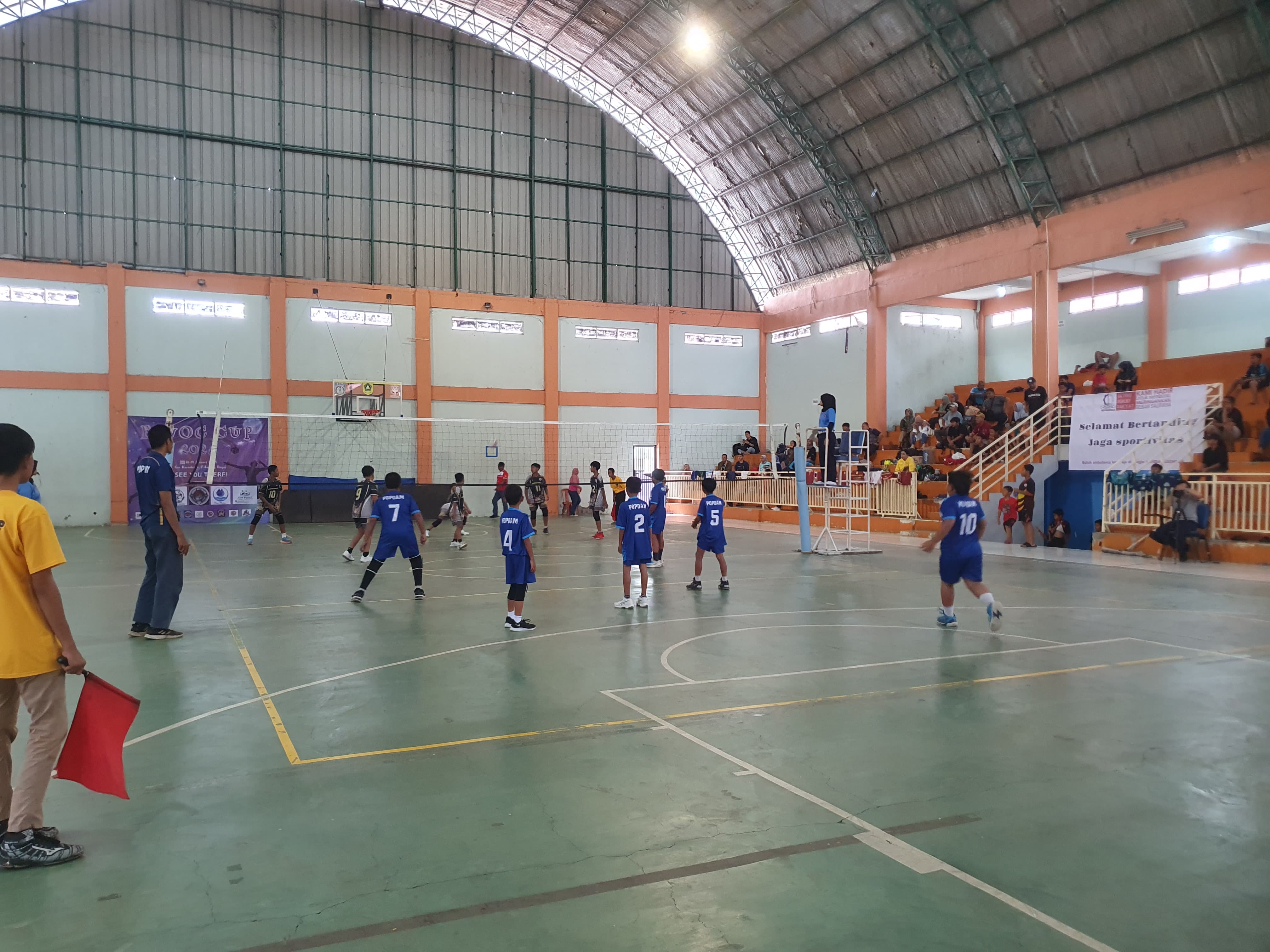Kompetisi Bivoc Voli Club yang diselenggarakan untuk pembinaan generasi muda