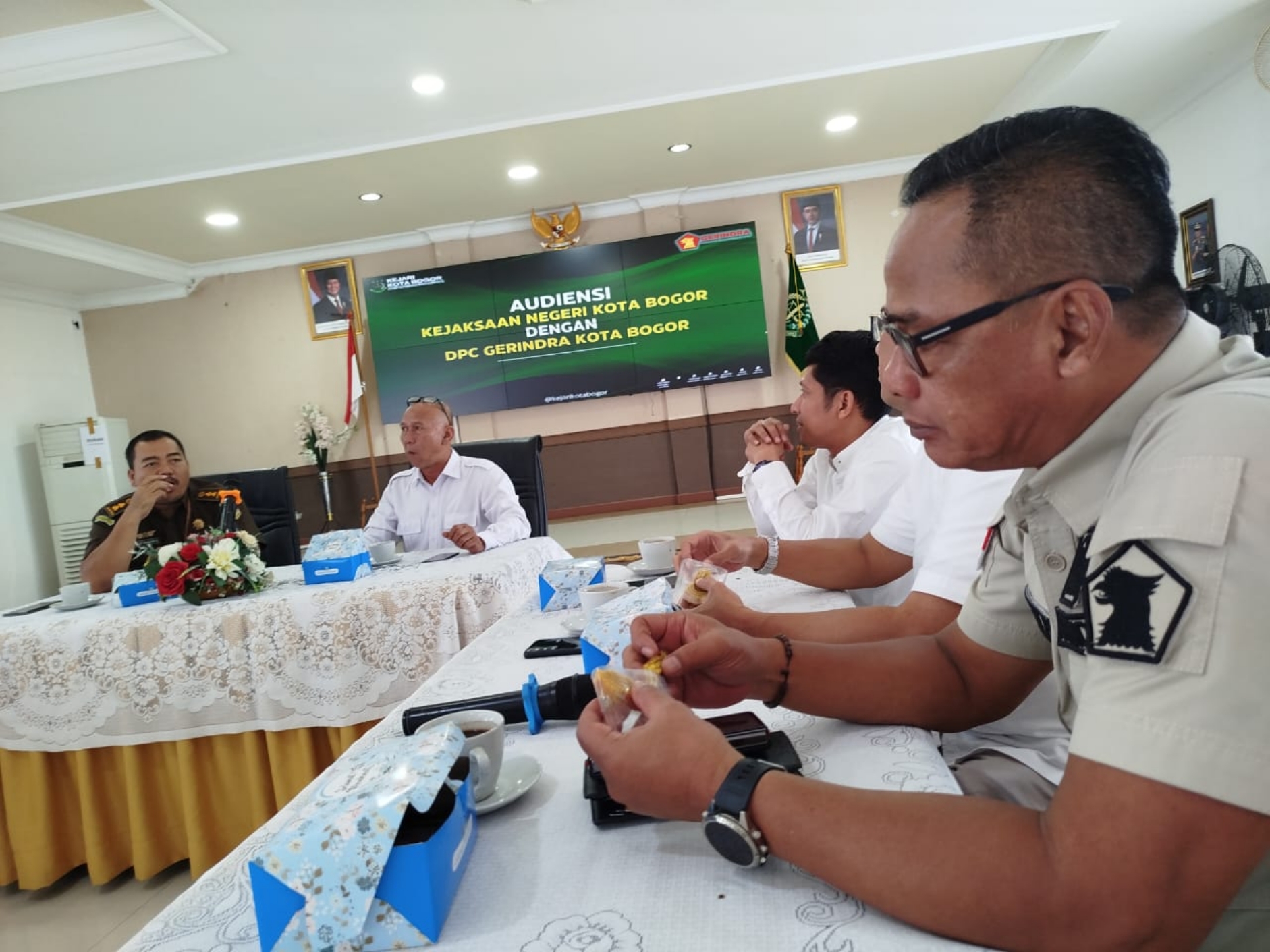 Jajaran Pengurus DPC Partai Gerindra saat audiensi dengan Kejari Kota Bogor.