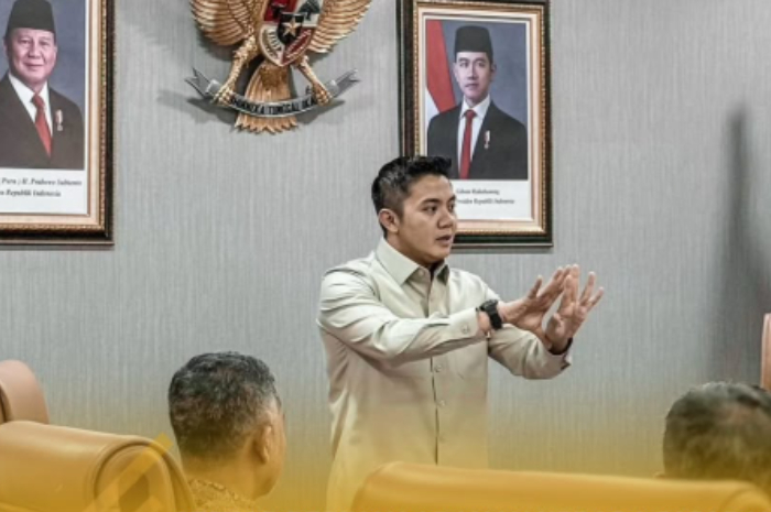 Sekretaris Kabinet Mayor Teddy Indra Wijaya.