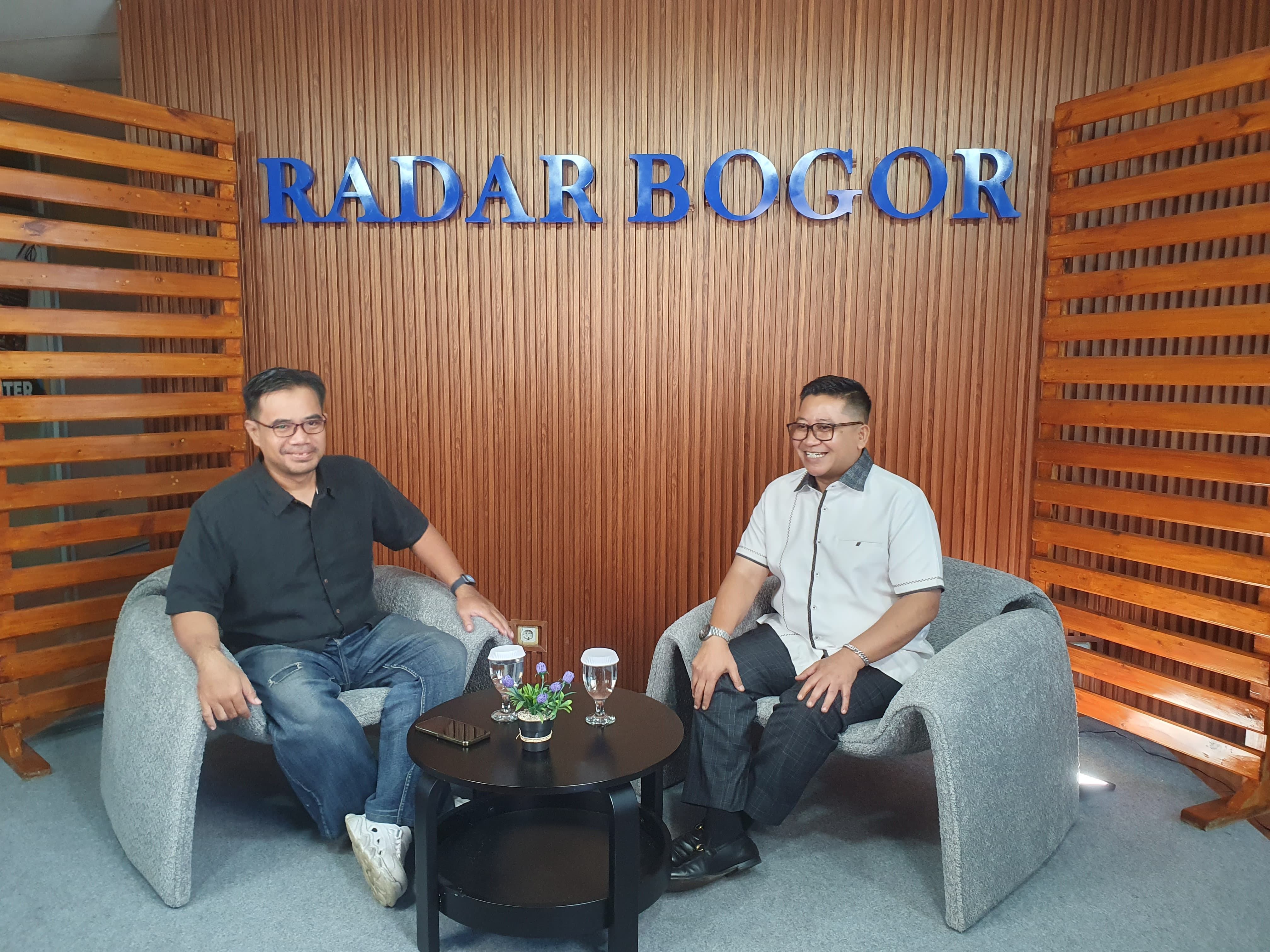Podcast Dirut Perumda Pasar Tohaga Haris Setiawan di Radar Bogor.