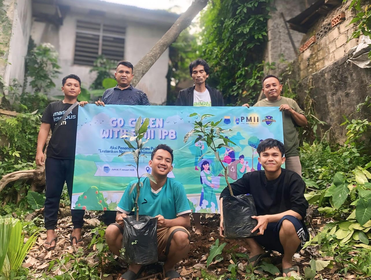 Kegiatan Go Green yang digelar PMII IPB University.