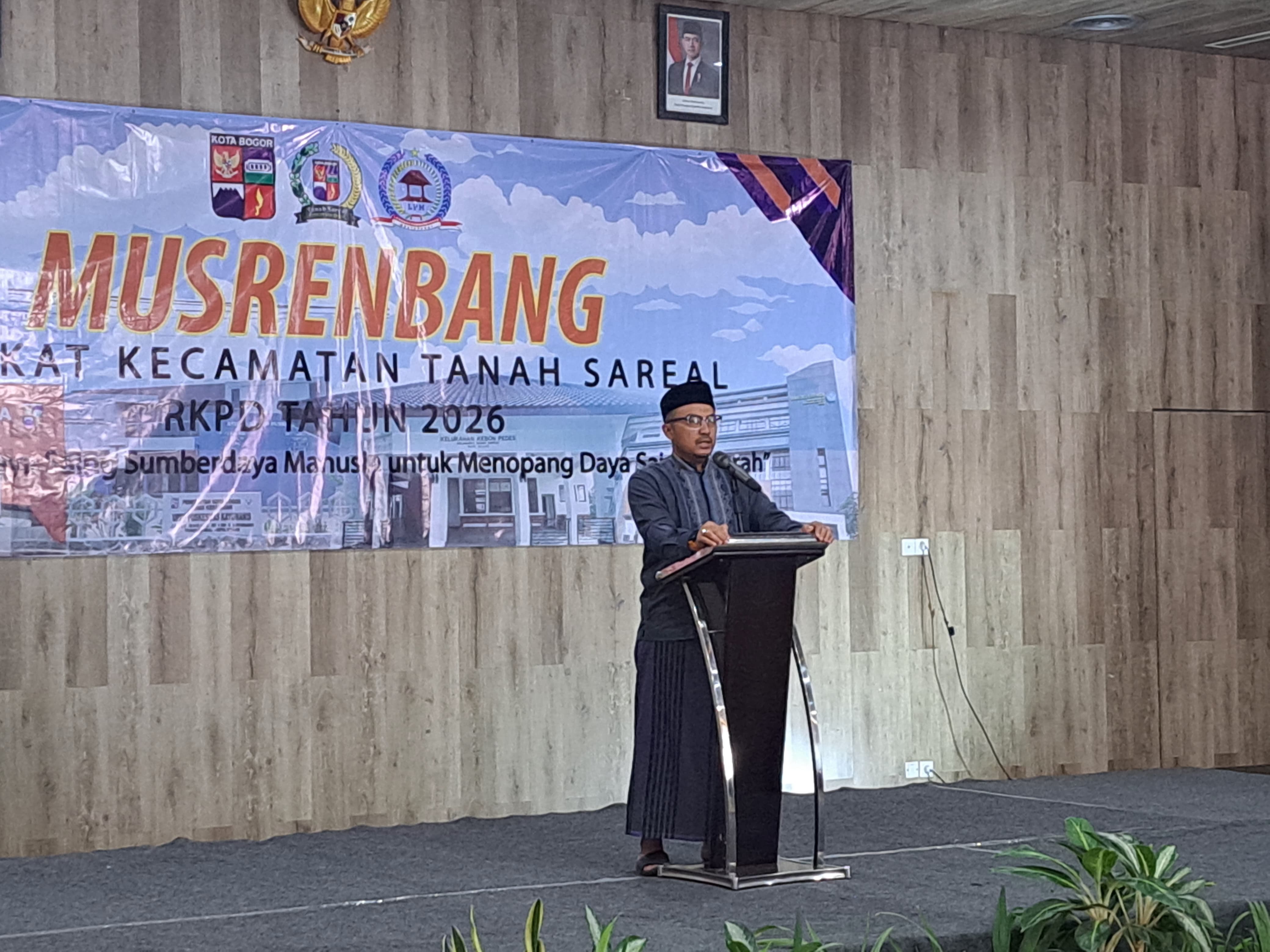Camat Tanah Sareal Adhitya Bhuana di Musrenbang Kecamatan Tanah Sareal.