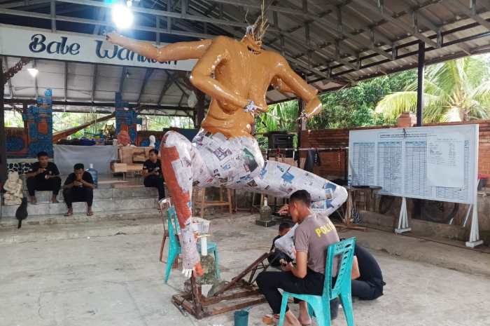 Proses pembuatan ogoh-ogoh yang bakal ditampilkan di CGM oleh Tempek Kedung Halang.
