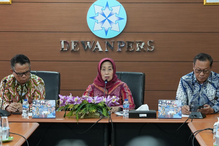 Ketua Dewan Pers Ninik Rahayu saat jumpa pers terkait&nbsp;terkait penggunaan kecerdasan buatan dalam karya jurnalistik, Jumat (24/1/2025).