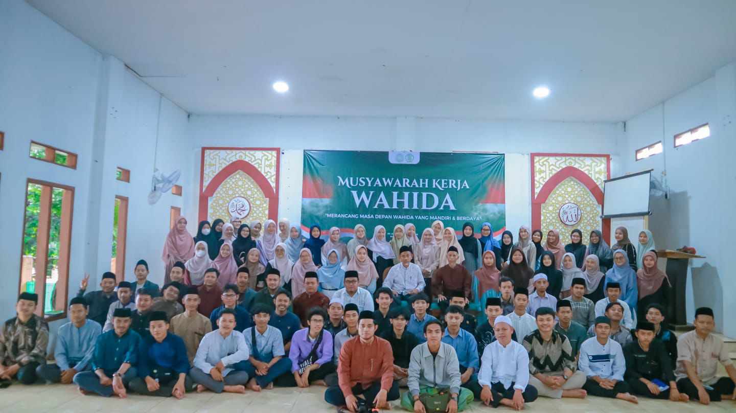 Susasan kemeriahan saat berlangsungnya silaturahmi akbar alumni Ponpes Miftahul Huda Bogor.