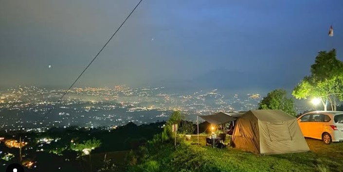Nikmati view city light saat glamping di Drajih Nature Camp Bogor