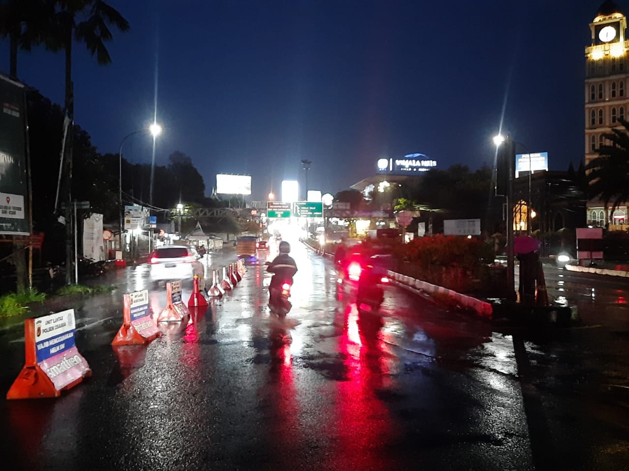 Kondisi lalu lintas Jalur Puncak Bogor.