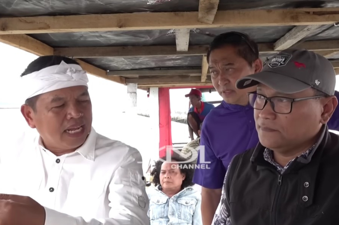 Gubernur Jabar terpilih, Dedi Mulyadi meminta para pejabat bertugas sesuai aturan terkait kasus pagar dan pengurukan laut Kabupaten Bekasi.