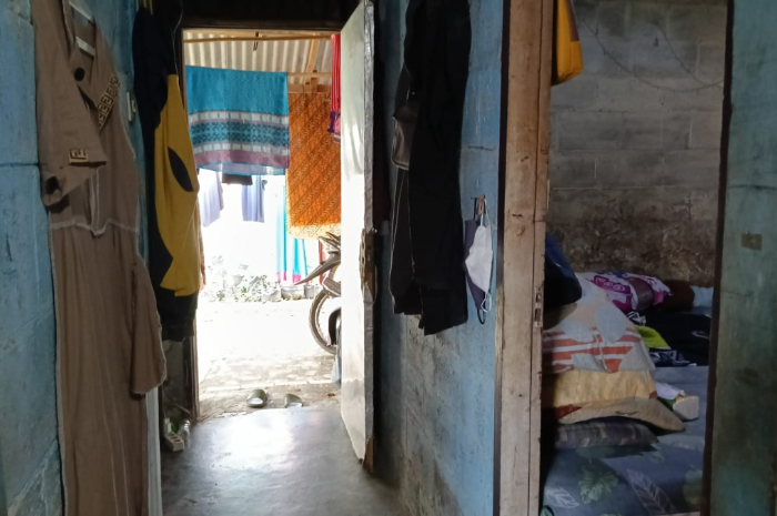 Kondisi kontrakan tempat tinggal anak penderita gizi buruk di Parung Panjang, Kabupaten Bogor.