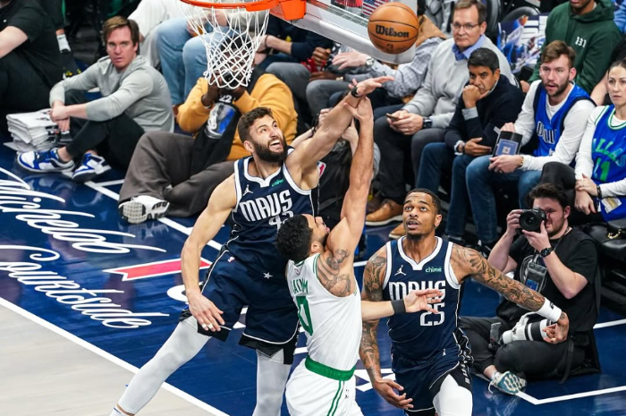 Boston Celtics mampu kalahkan tuan rumah Dallas Mavericks.