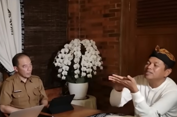 Gubernur Jabar Terpilih Dedi Mulyadi saat membahas anggaran pendidikan di Provinsi Jawa Barat.
