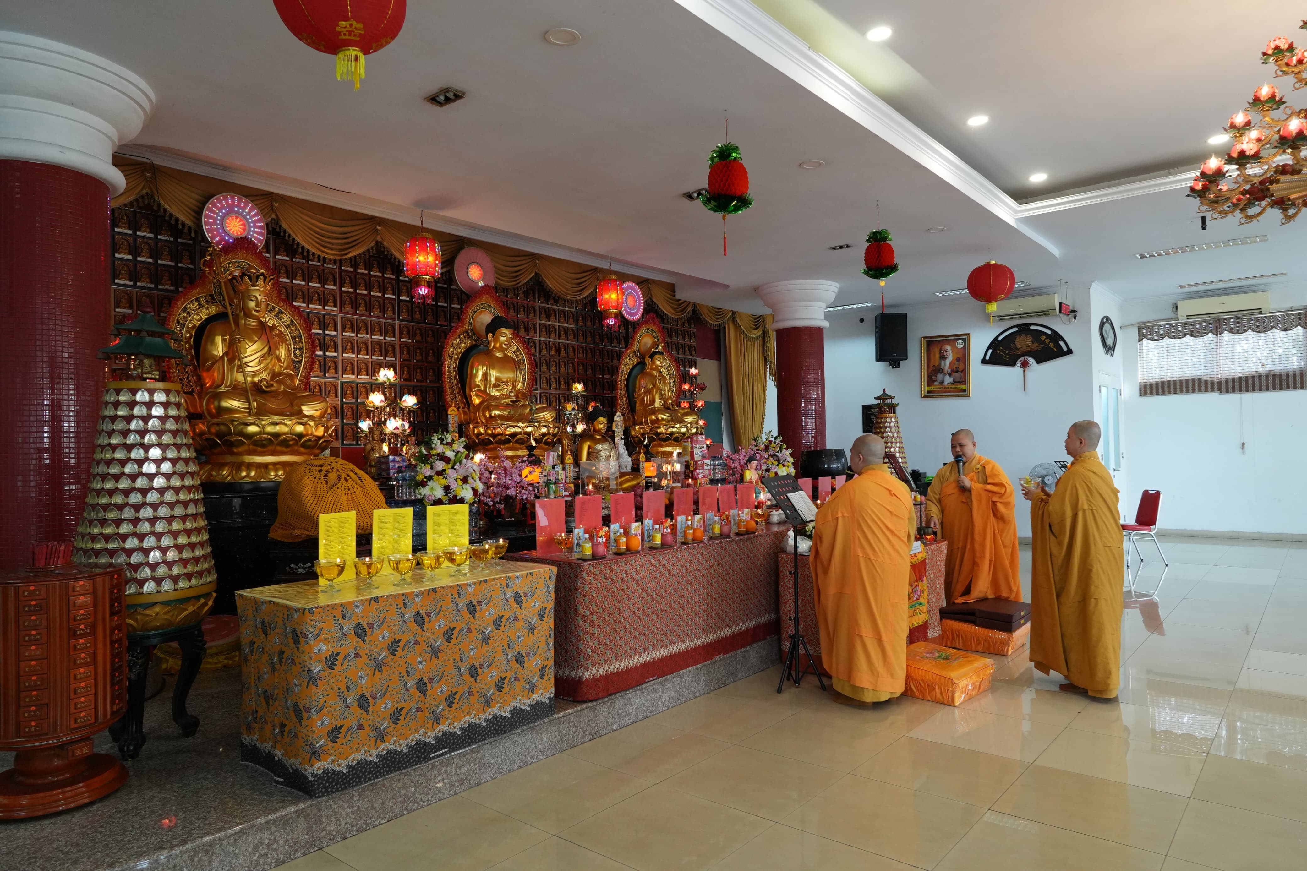 Ibadah Puja Pelita yang digelar di Wihara Buddhasena Kota Bogor.