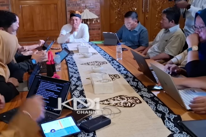 Gubernur Jabar terpilih, Dedi Mulyadi ketika memberikan arahan kepada pejabat Pemprov Jawa Barat.