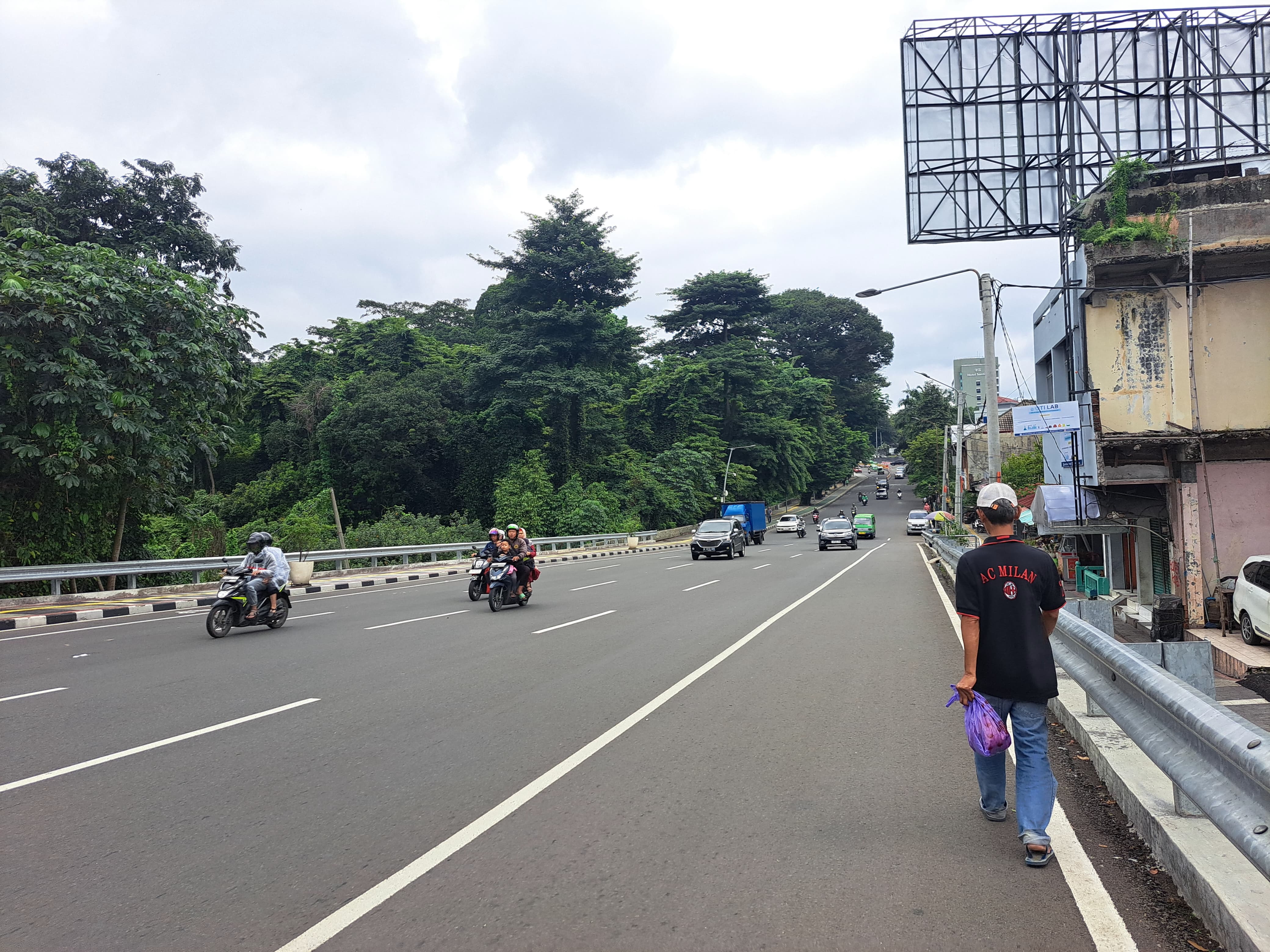 Lalu lintas di Jalan Otista Kota Bogor di libur Imlek lancar.