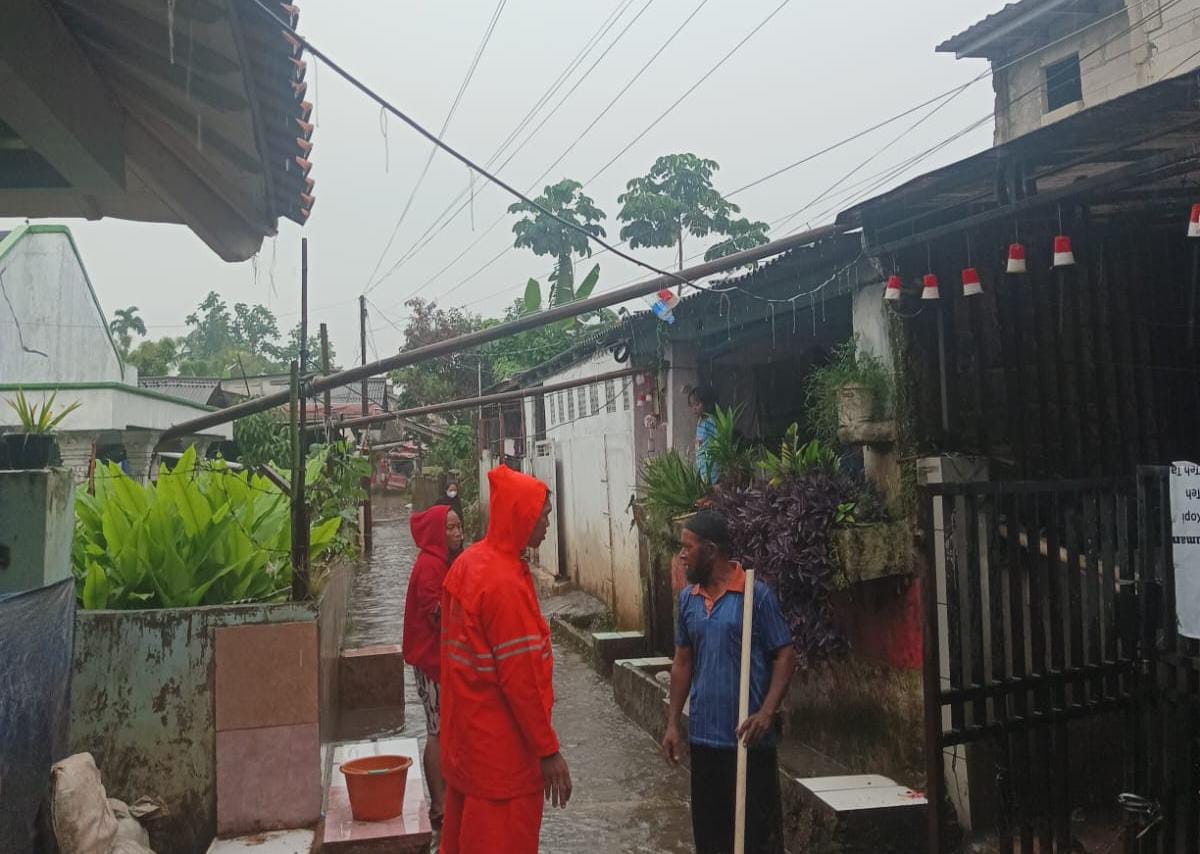 BPBD Kabupaten Bogor saat meninjau banjir di Bojong Gede.