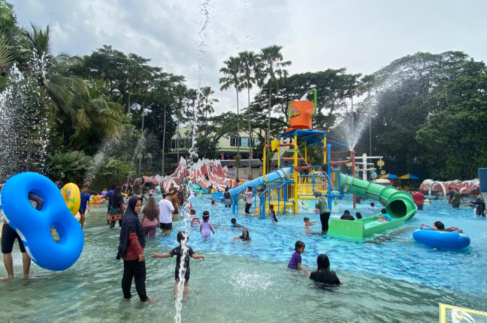 Suasana tempat wisata The Jungle Waterpark Bogor di kawasan BNR.