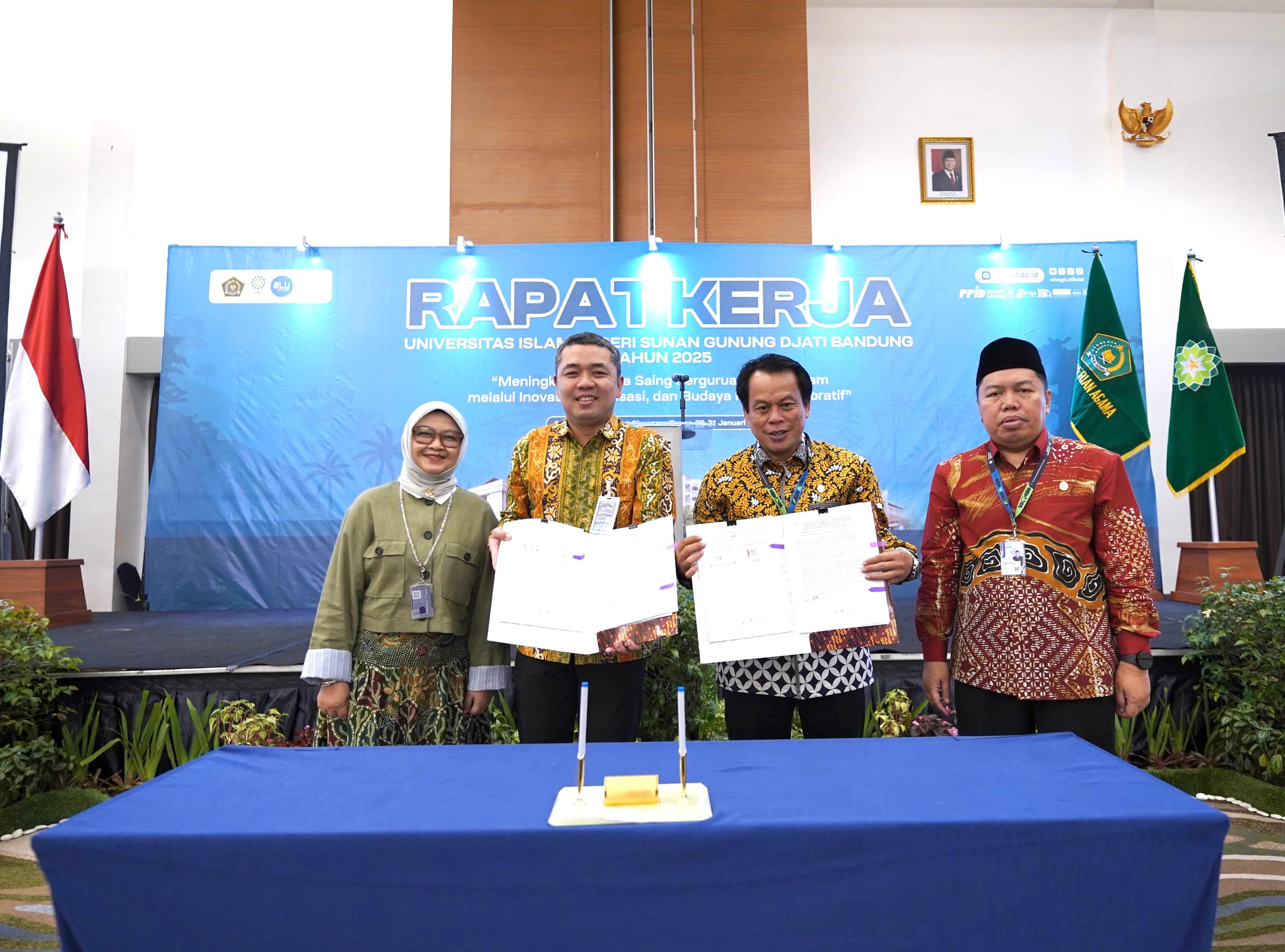 Bank Mandiri Region VI/Jawa Barat bekerja sama dengan Universitas Islam Negeri Sunan Gunung Djati (UIN SGD) Bandung untuk mengimplementasikan digitalisasi fasilitas dan layanan perbankan