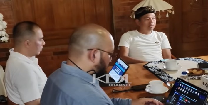Dedi Mulyadi tengah berdiskusi soal dana bantuan desa