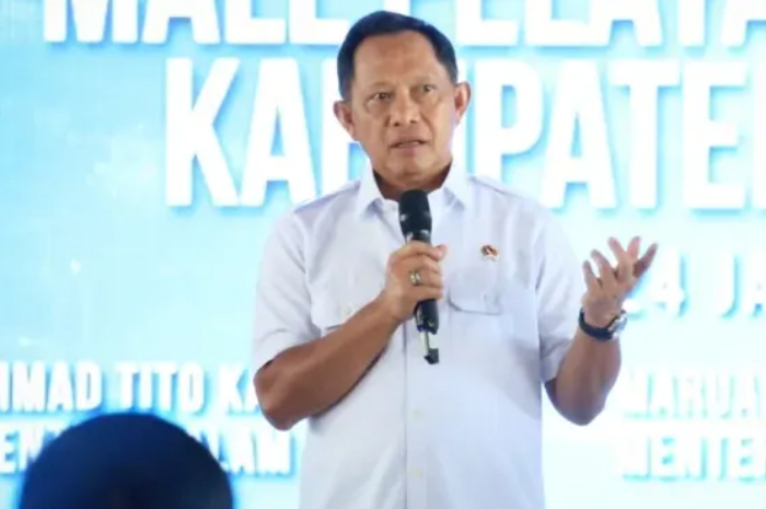 Menteri Dalam Negeri (Mendagri) Tito Karnavian. Ia memperbolehkan kepala daerah dan ASN lakukan perjalanan ke luar negeri.