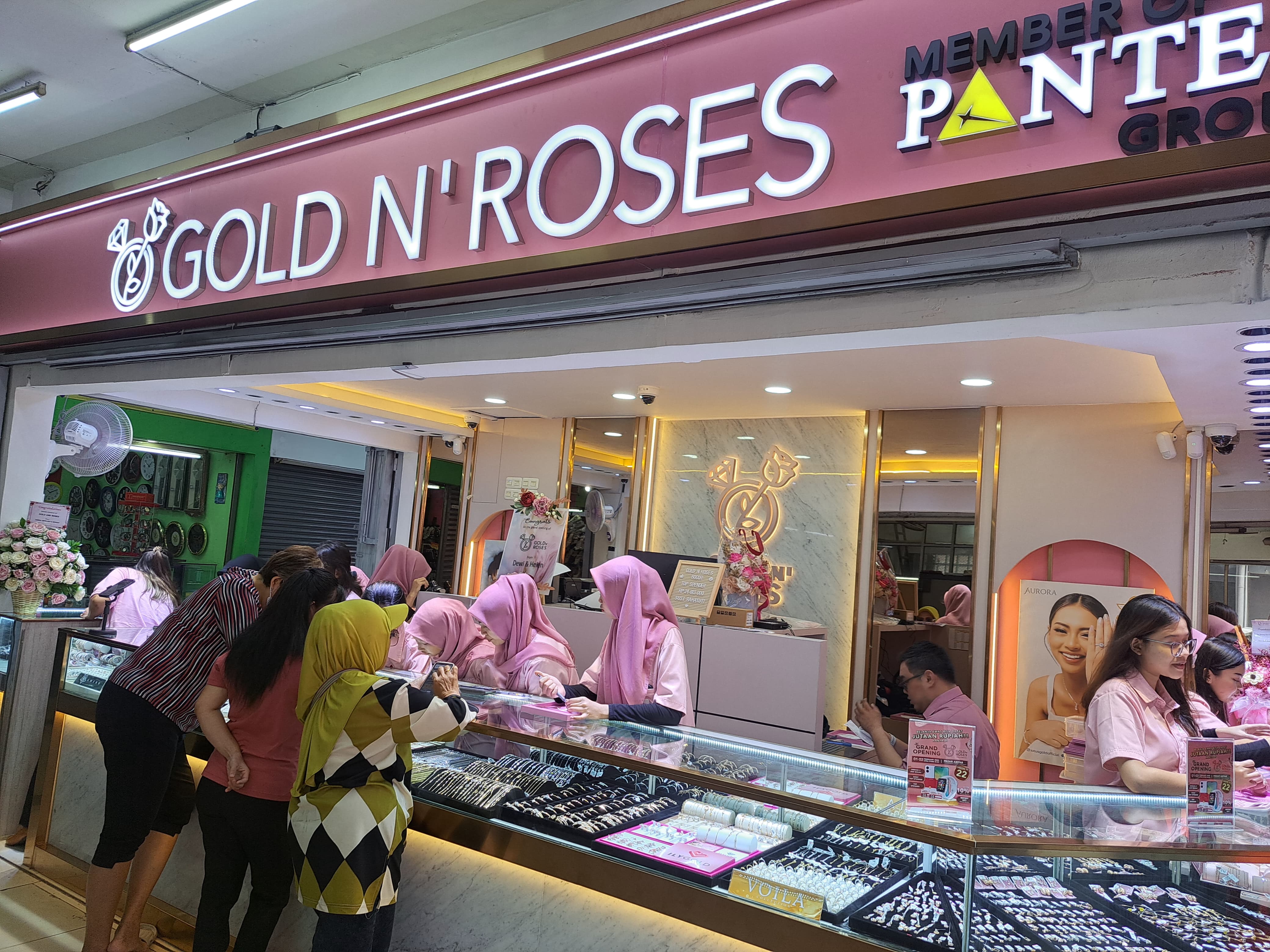 Toko perhiasan Gold N Roses akhirnya membuka cabang baru di Kota Bogor.