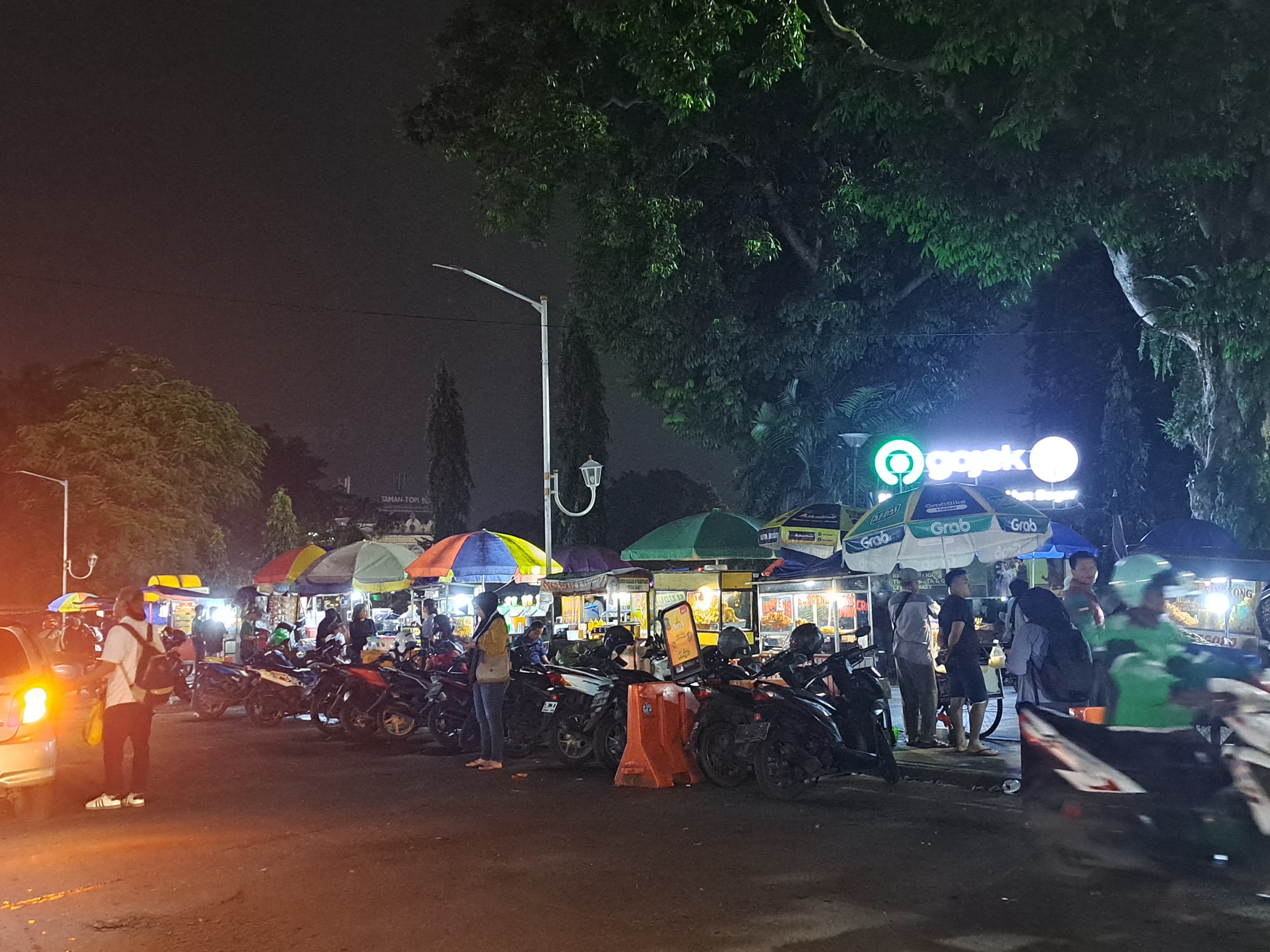 Praktek pelaksanaan Night Market di Alun-alun Kota Bogor.