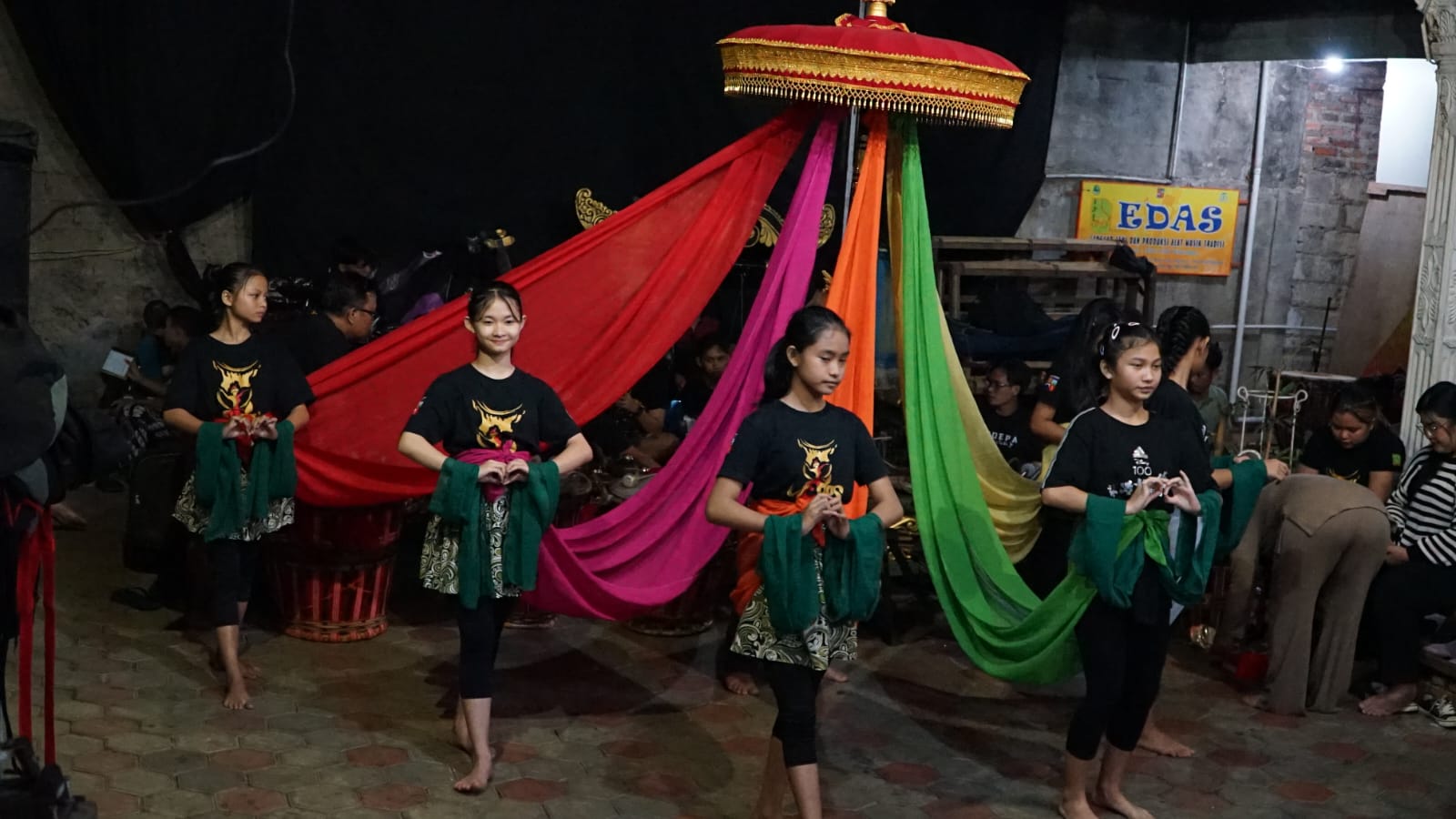 Persiapan Sanggar Edas yang akan tampil di Bogor Street Festival Cap Go Meh (BSF CGM).